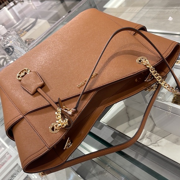 Michael Kors Jet Set Travel Large Chained Tote Shoulder Bag MK Luggage 

NWT - Picture 15 of 16